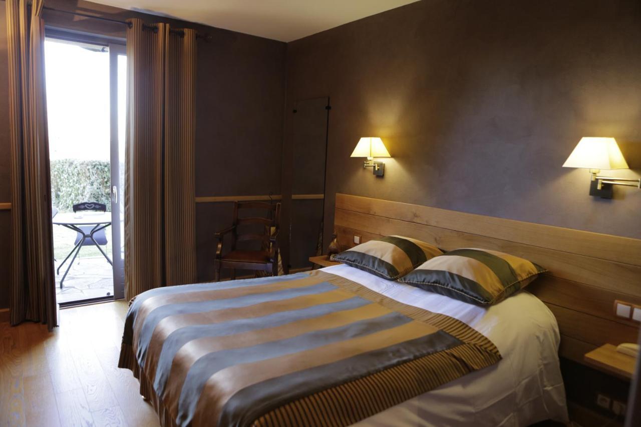 Logis Auberge Du Barrez Mur-de-Barrez Bagian luar foto
